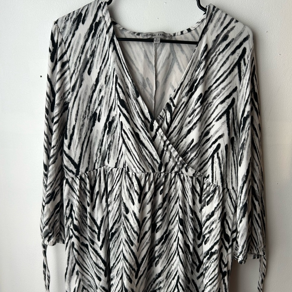 Black and White Patterned Light Weight Flowy Loose Fitting Wrap Blouse